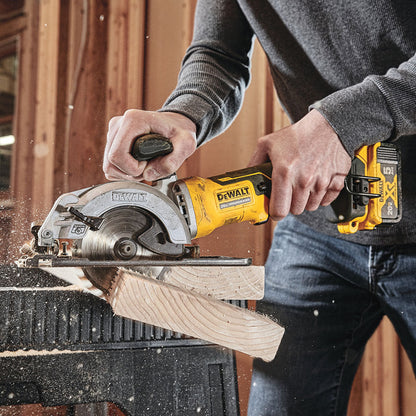 DeWalt DCS571B ATOMIC 20V MAX* Brushless 4-1/2" Cordless Circular Saw