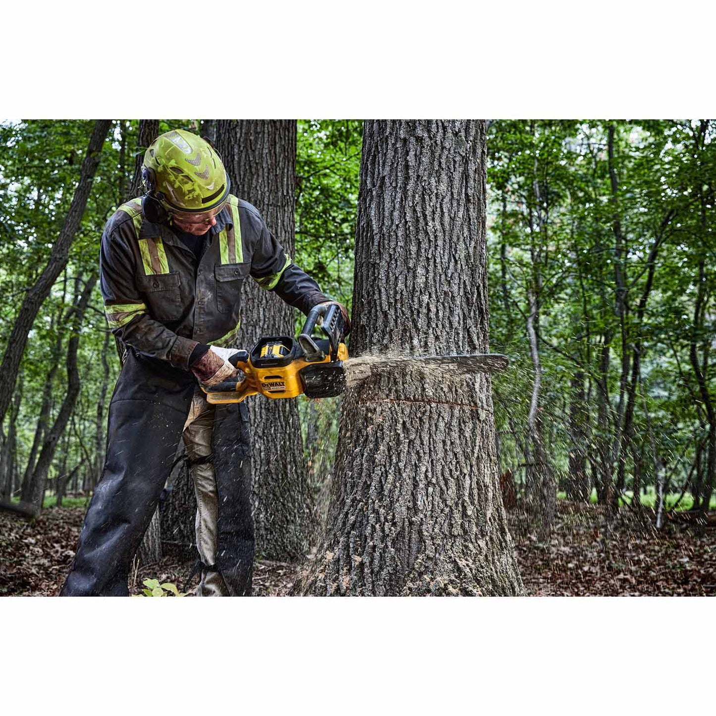 DeWalt DCCS677Y1 60V MAX* Brushless Cordless 20 in. 4.0Ah Chainsaw Kit