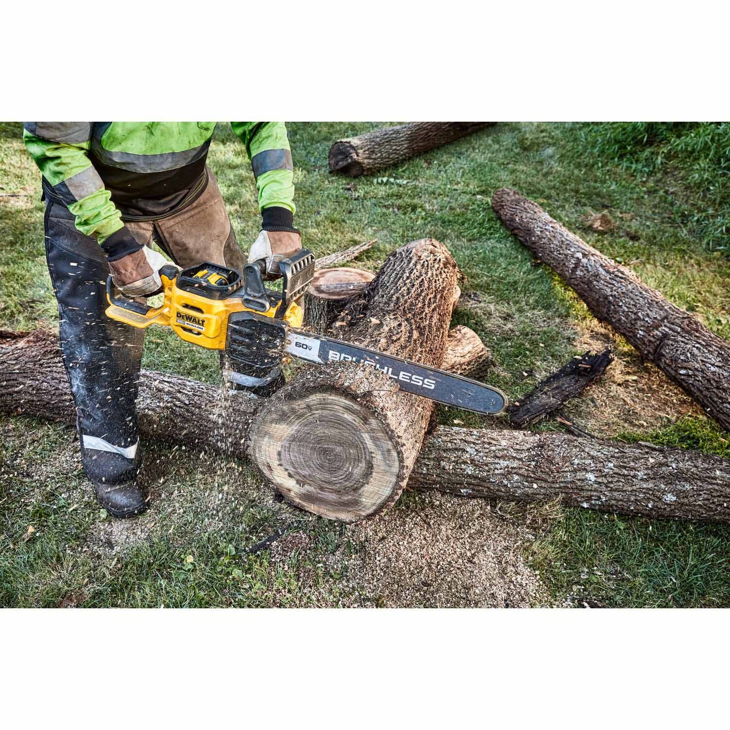 DeWalt DCCS677Y1 60V MAX* Brushless Cordless 20 in. 4.0Ah Chainsaw Kit