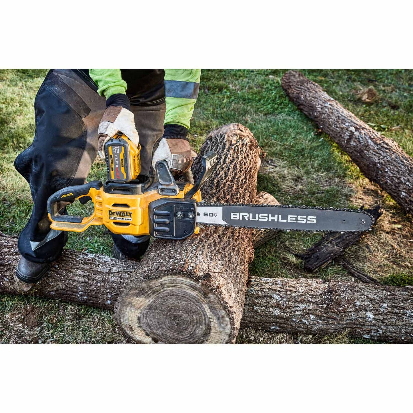 DeWalt DCCS677Y1 60V MAX* Brushless Cordless 20 in. 4.0Ah Chainsaw Kit